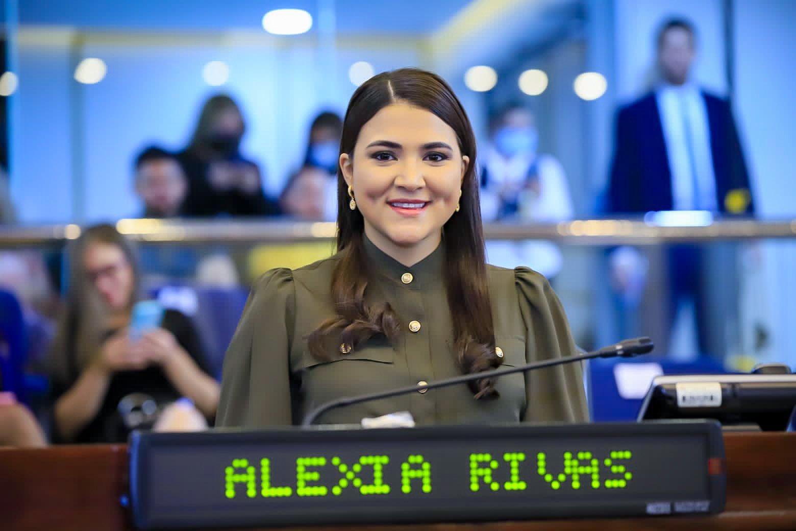 alexia-rivas-en-el-salvador-tenemos-una-estado-que-si-funciona